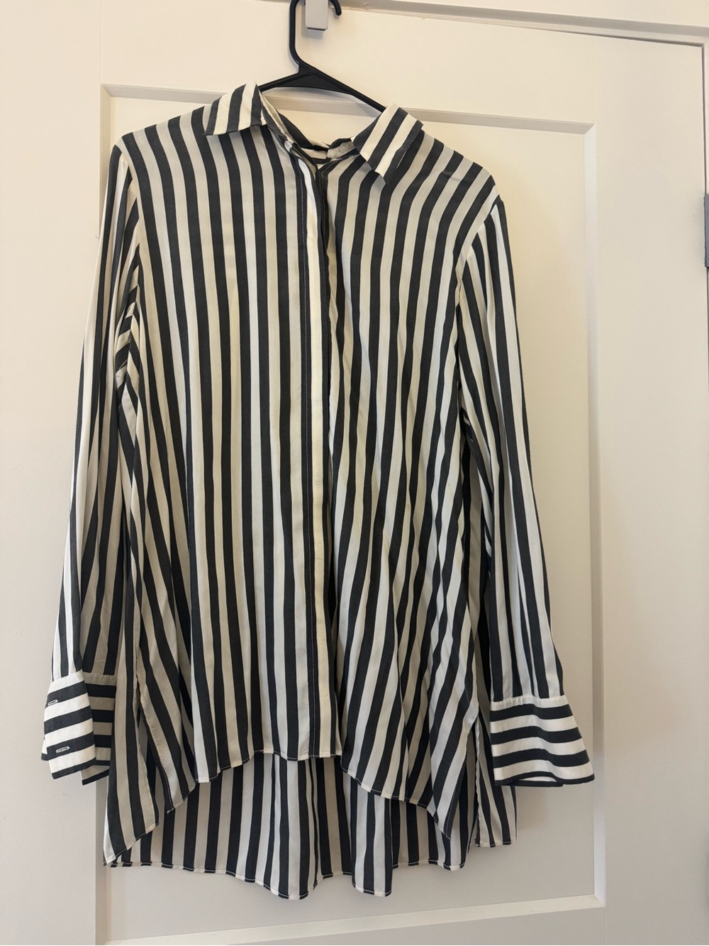 Alice + Olivia Women's Black & White Striped Button-Up Blouse XL